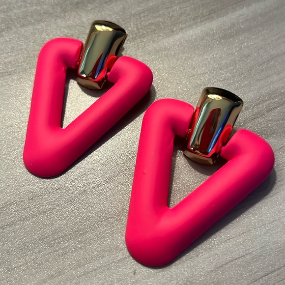 Pink Matte Triangle Earrings - Picture 1 of 2